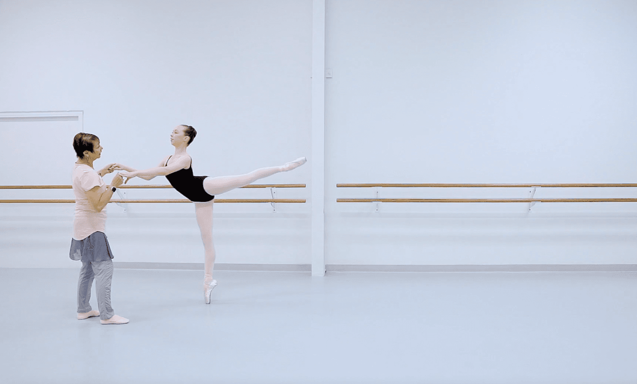 Chassé Relevé en Arabesque